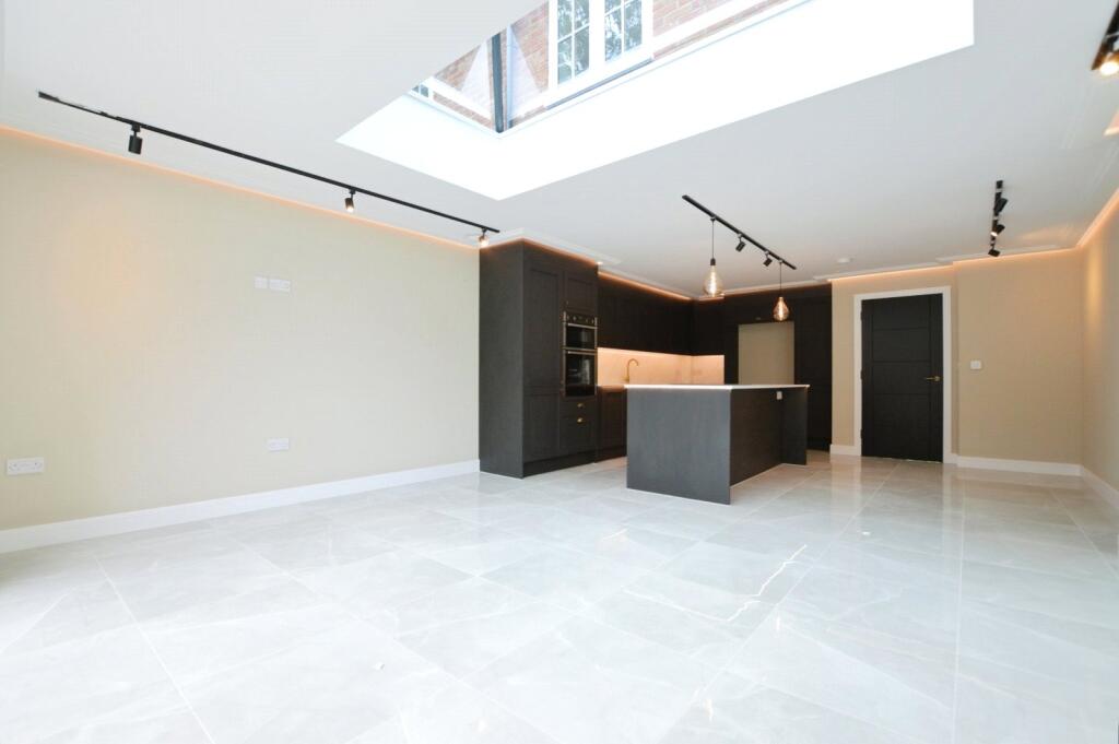House in Southampton - View 3