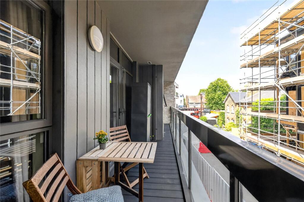 House in London - View 4