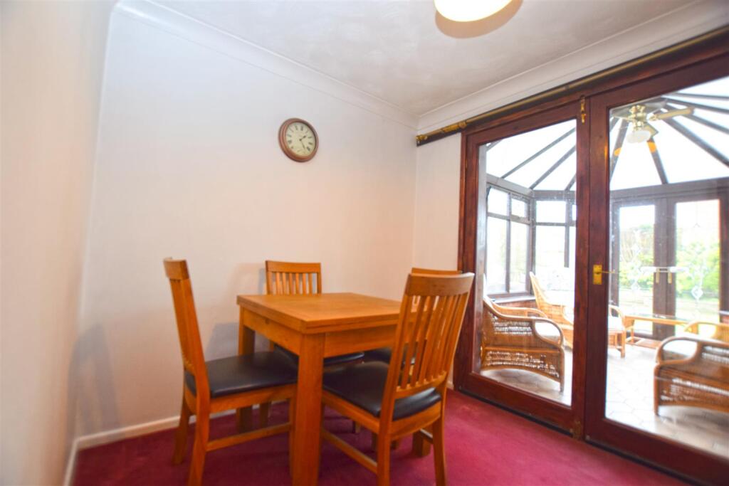 Andover Avenue, Alkrington, Middleton photo 4