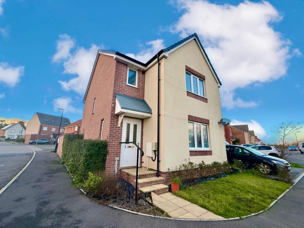 3-bed detached on Clitchbury Close, Coate, Swindon, £325,000