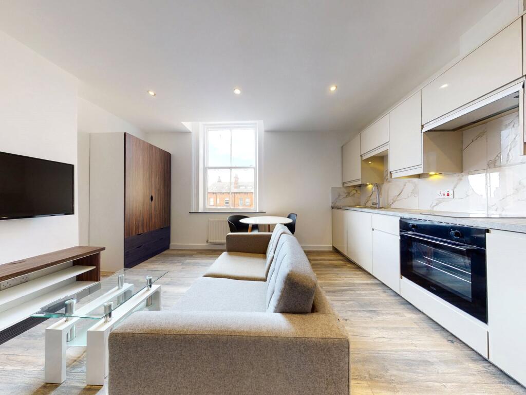 Main image of property: Apt 6, 27 Hyde Terrace #505296