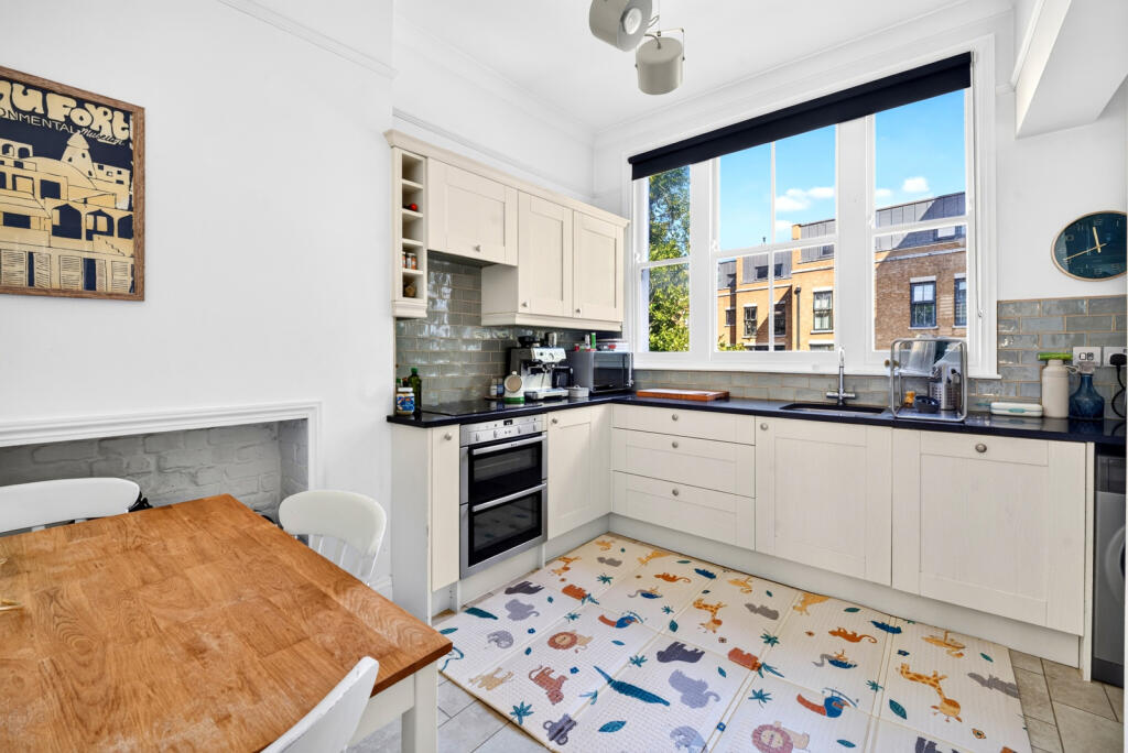 Apartment in London - View 5