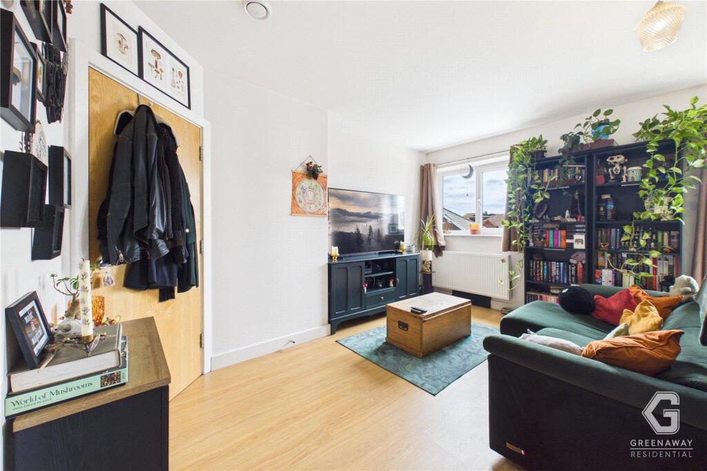 Apartment in Redhill - More