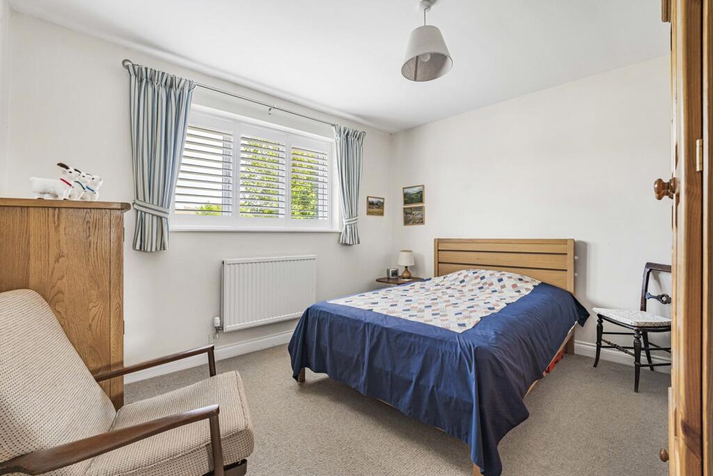 House in Gloucester - View 5
