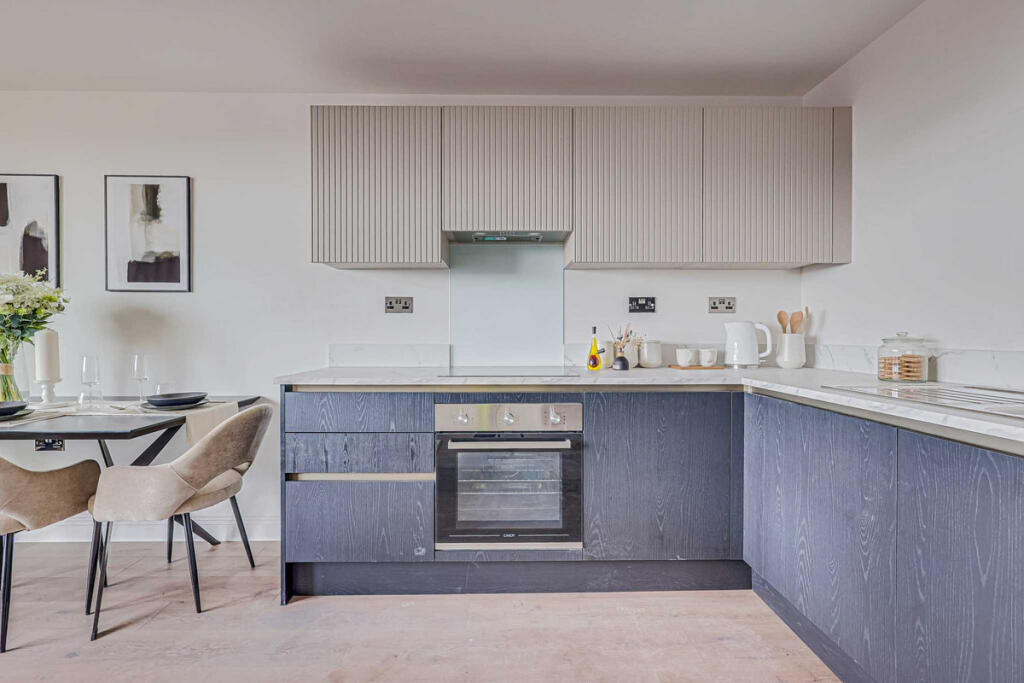 Apartment in Southend-on-Sea - More