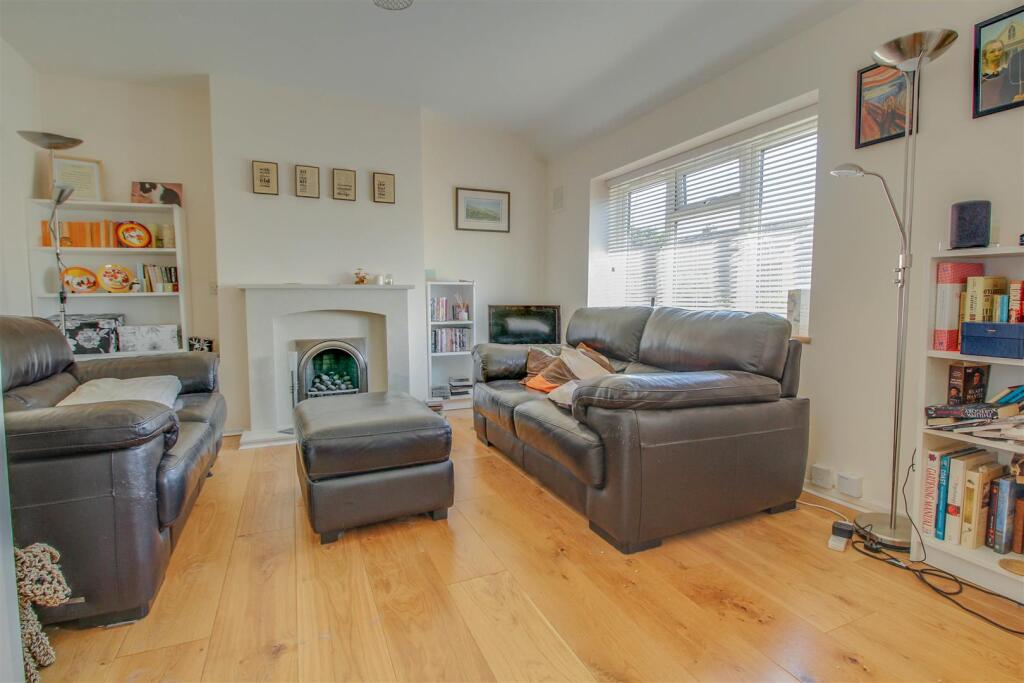 Apartment in Basildon, Wickford - View 3