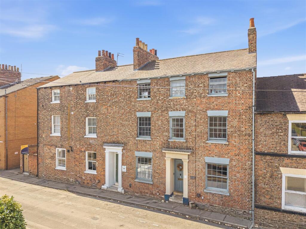 Main image of property: Top Floor, Cygnet Street, York, YO23 1AG