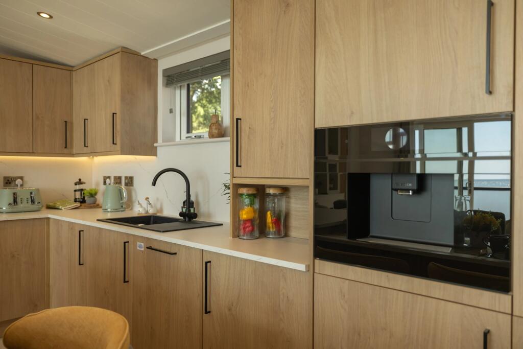 House in Christchurch, Mudeford - View 5