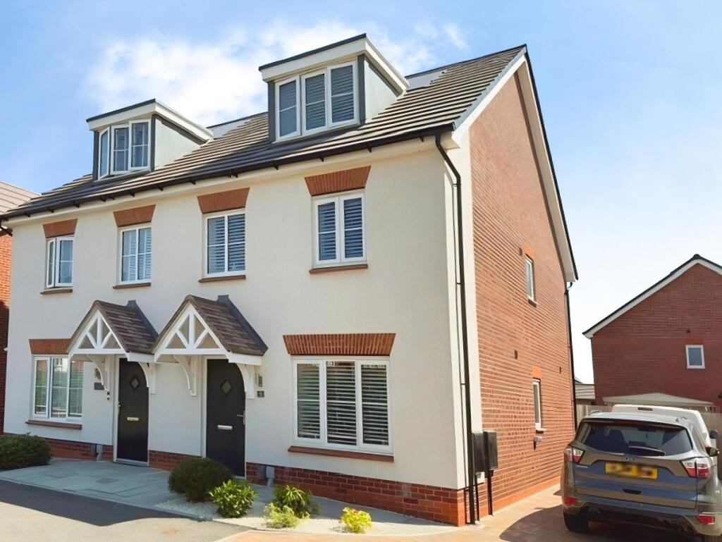 3-bed semi-detached on Crown Lane, Nuneaton, CV11 7AT, £175,000