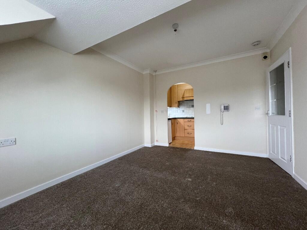 Brinton Lane, SO45 - More