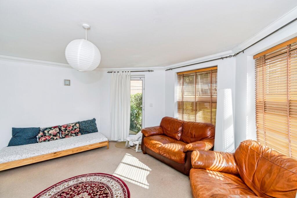 Apartment in Southampton - More