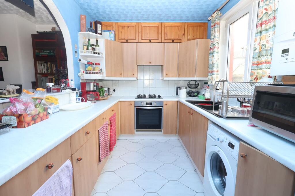 396 Kings Road photo 4