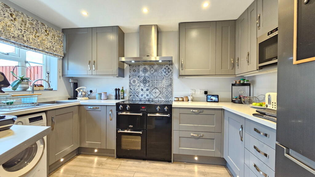 House in Newbury, Ham Marsh, Speenhamland - More