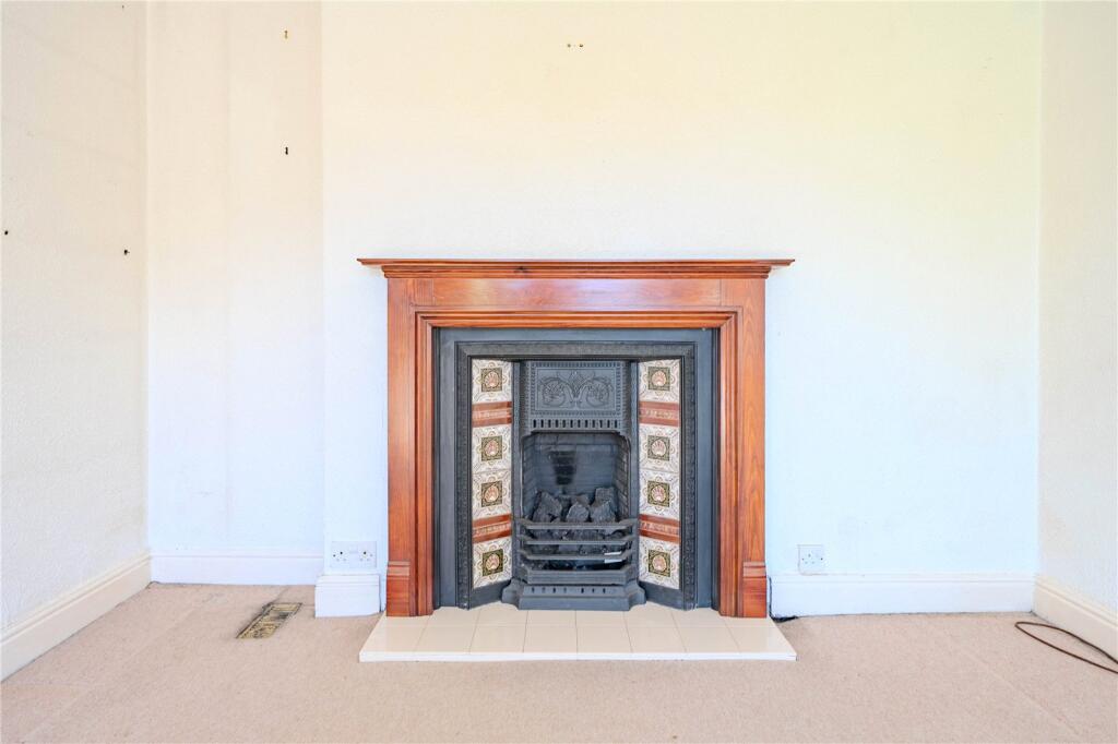 House in Leeds, West Yorkshire - View 4