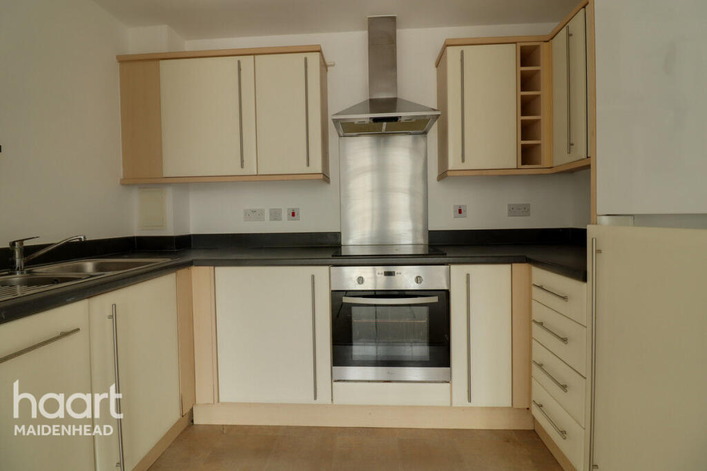 Apartment in Slough - View 5