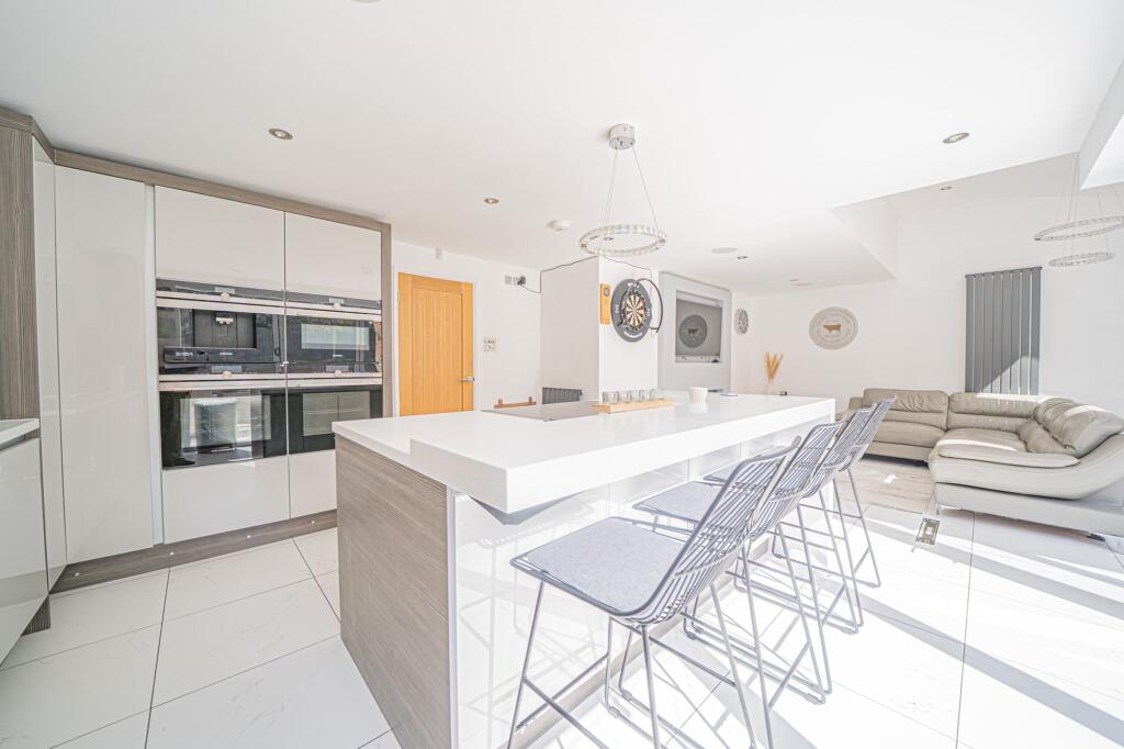 Stoneton Crescent, Balsall Common, CV7 photo 5