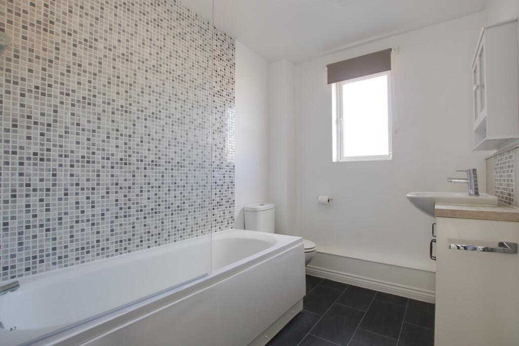 Apartment in Fareham, Hill Park - More