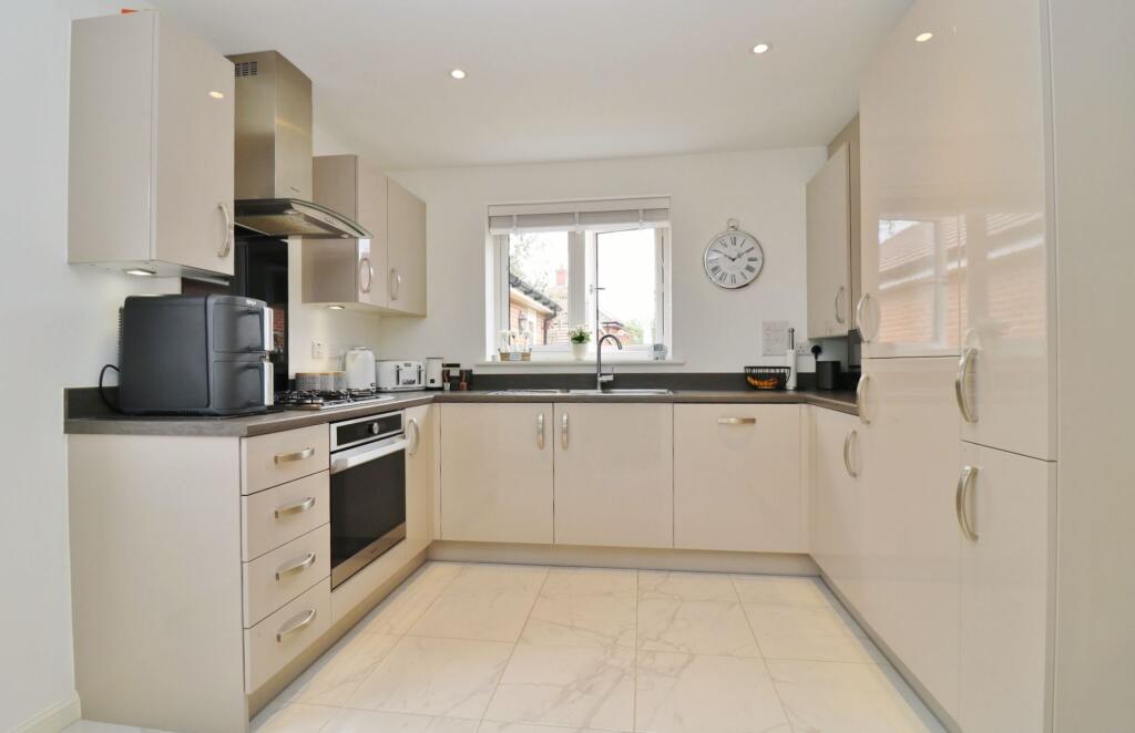 Appleby Drive, Botley, SO32 photo 2
