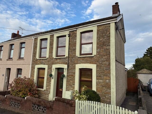 Main image of property: Heol Waunyclun, Trimsaran, Kidwelly