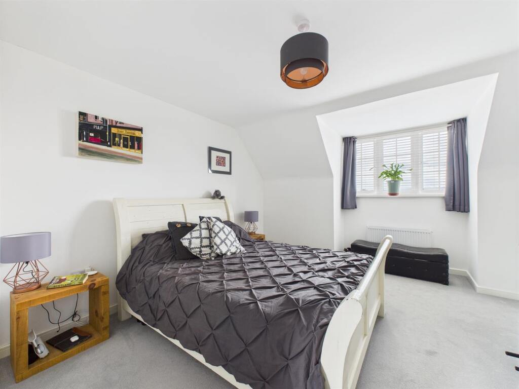 Claremont Lane, Hatton, Derbyshire - More
