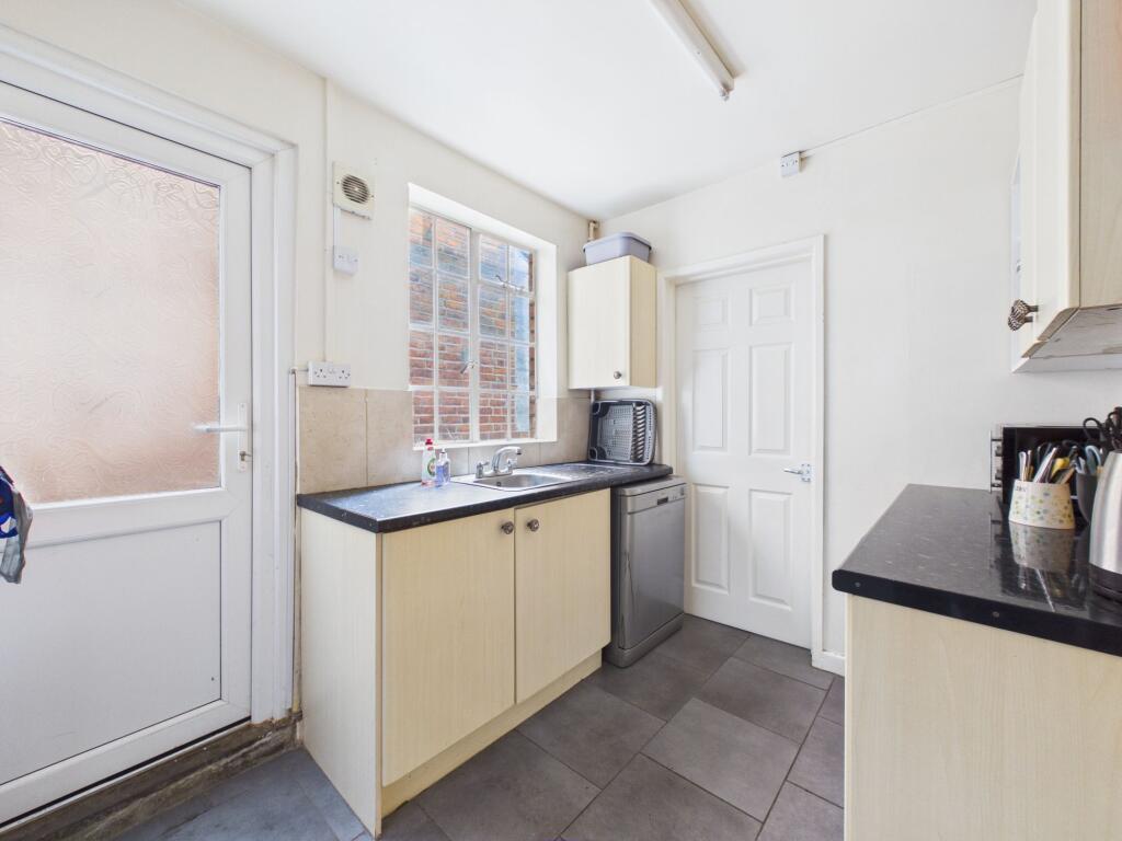 House in Gloucester, Gloucestershire - More
