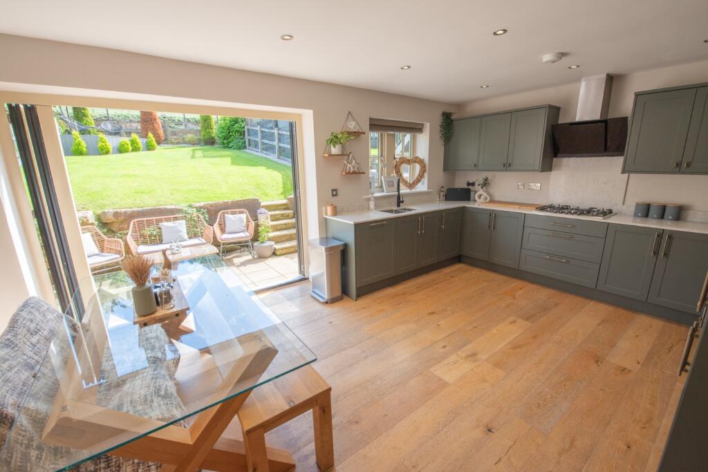 2 Holly Fold, Eastburn  BD20 7SY photo 4