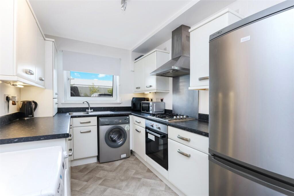 Apartment in New Stevenston, Brannock Park, Ravenscraig - View 4