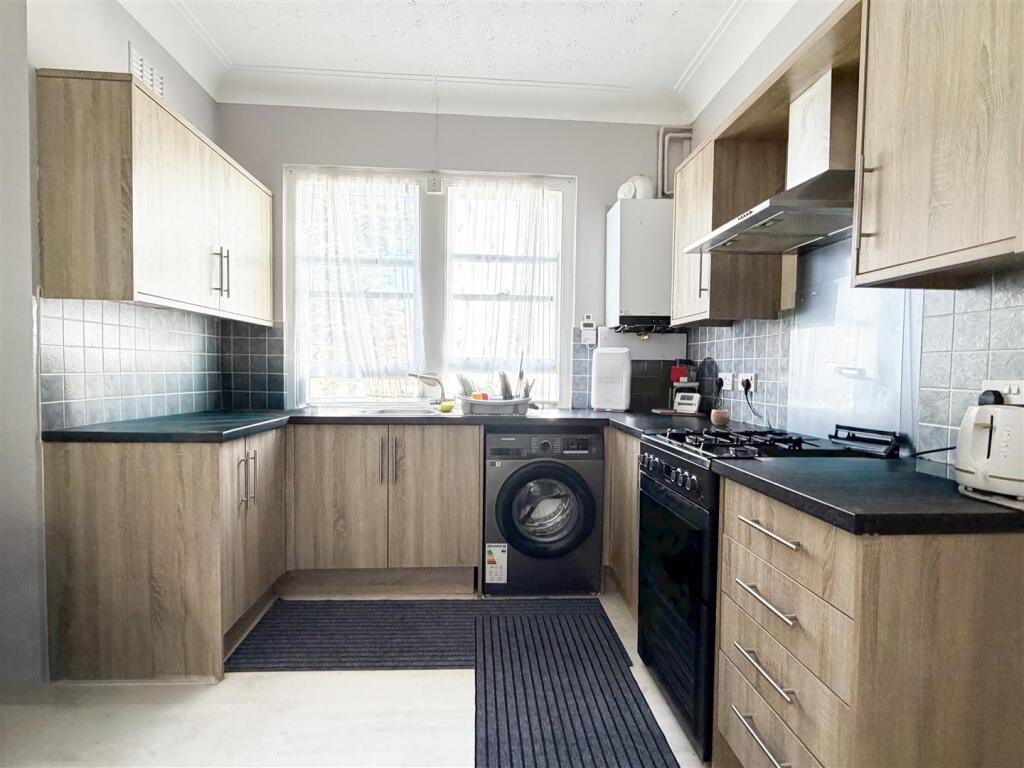 Old Orchard Road, Eastbourne, BN21 1DB - More