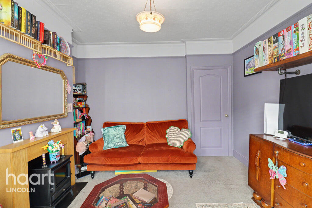 3-bed terraced on Whitehall Grove, Lincoln, £180,000