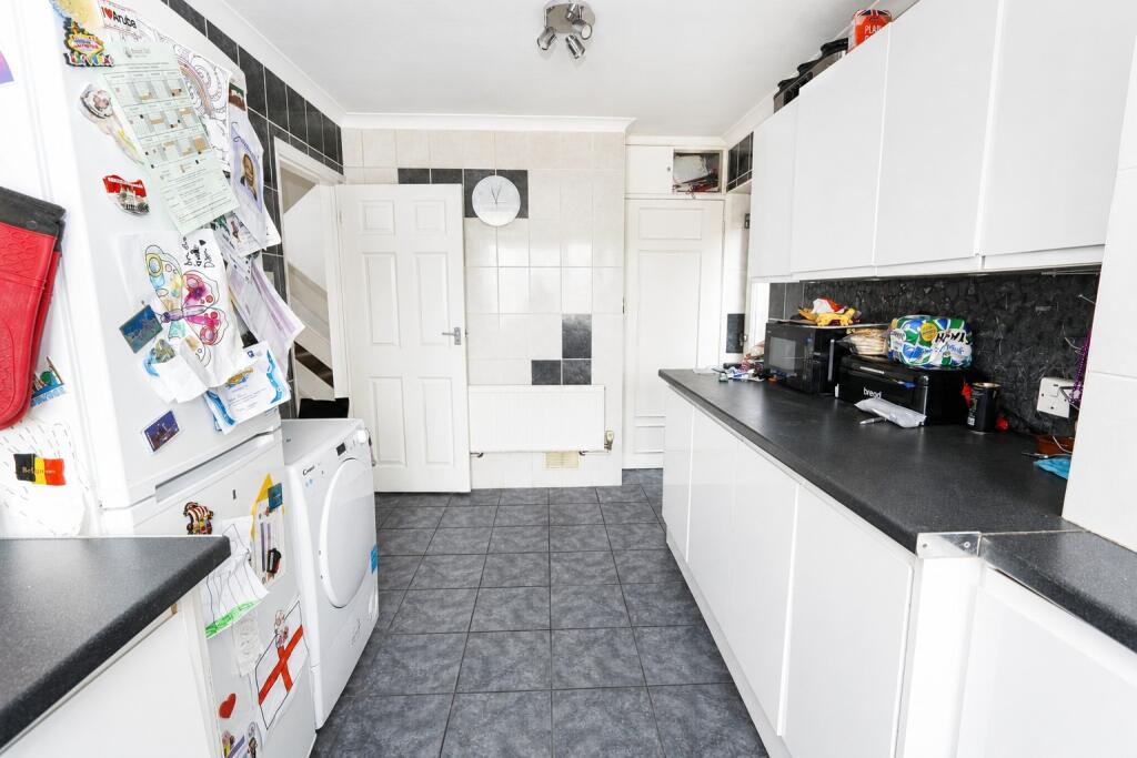 House in Southend-on-Sea - More