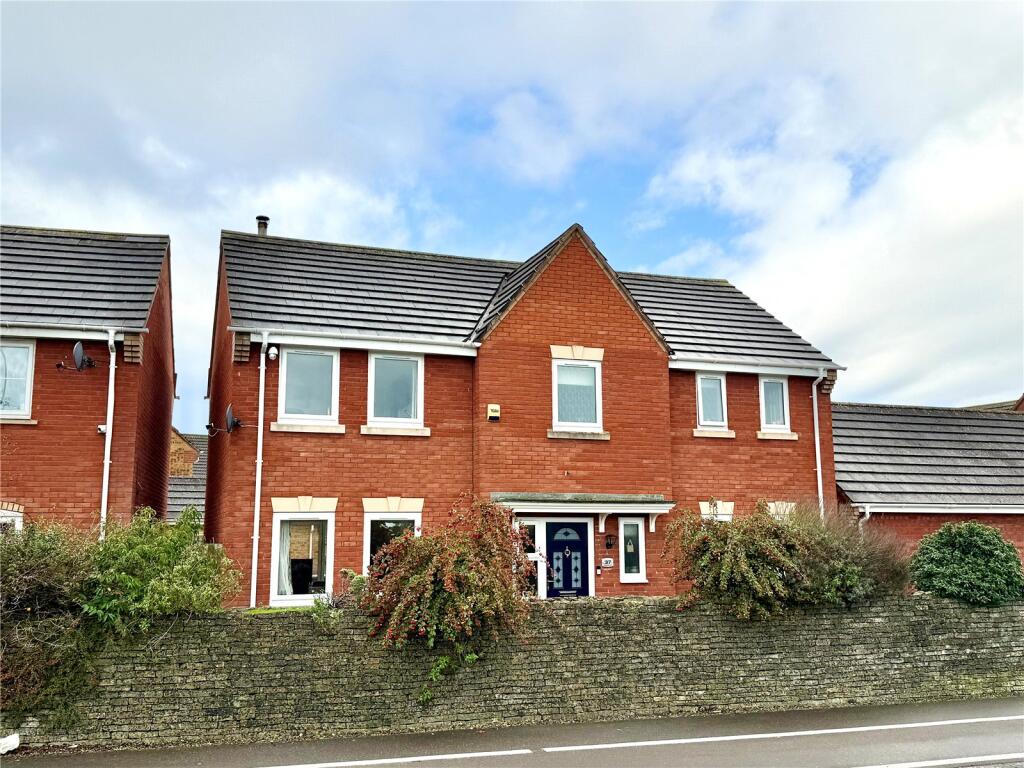 4-bed detached on Thorndike Way, Burnham on Sea, Somerset, TA8, £439,950