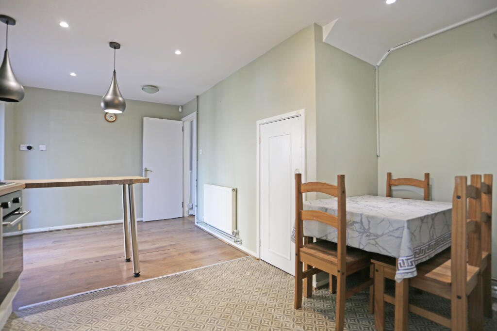 House in Romford - View 4