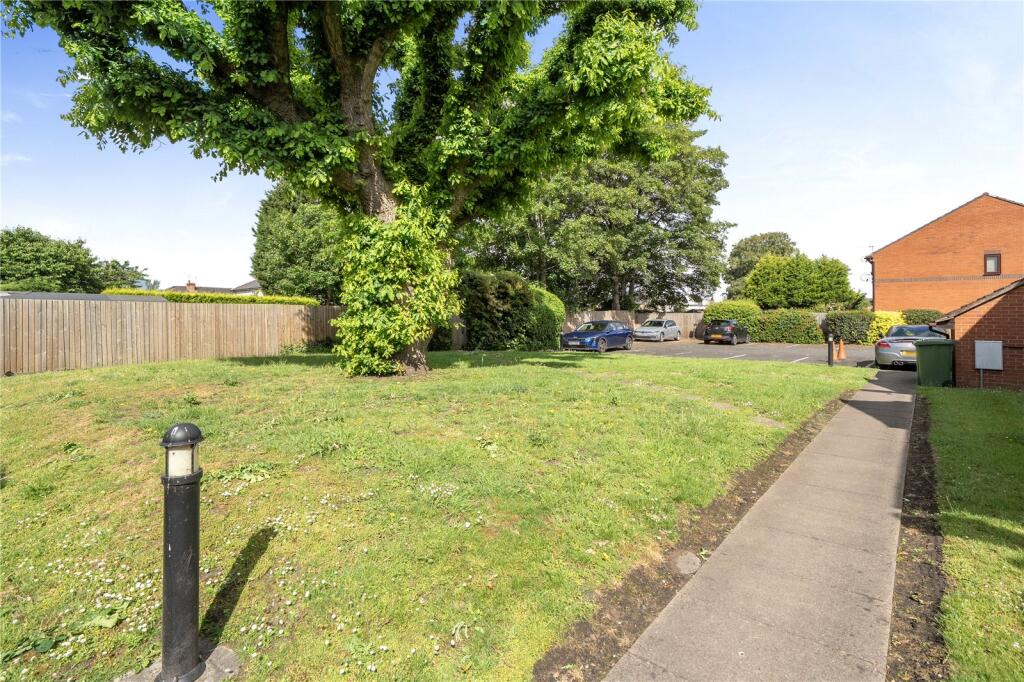 Greenhill Avenue, Kidderminster, Worcestershire photo 3