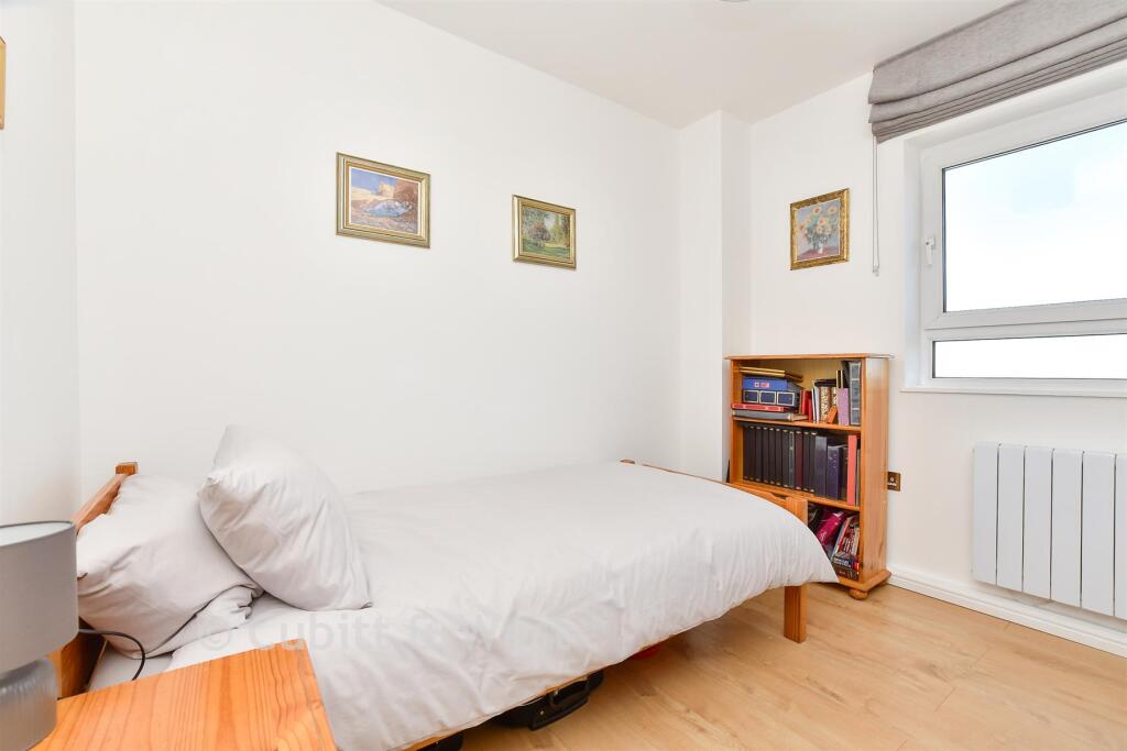 Apartment in Sutton - More