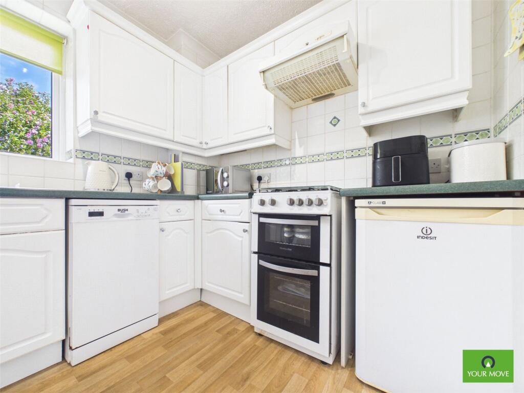 House in London, Collier Row - More