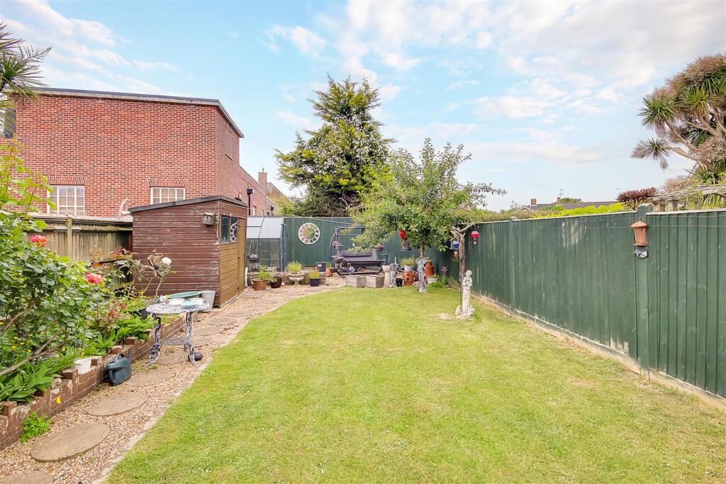 Palmerston Avenue, Goring-By-Sea, BN12 photo 2