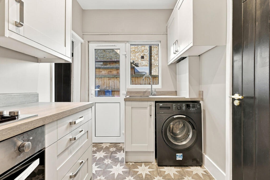 Apartment in Southend-on-Sea - More