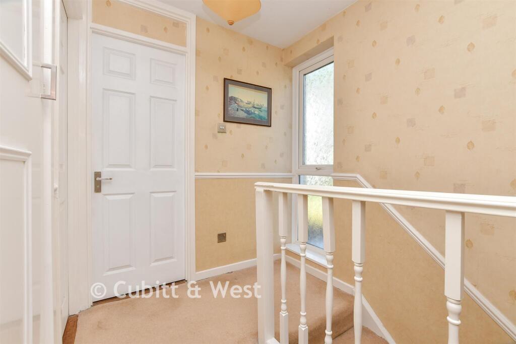 House in Croydon, Selsdon - View 5