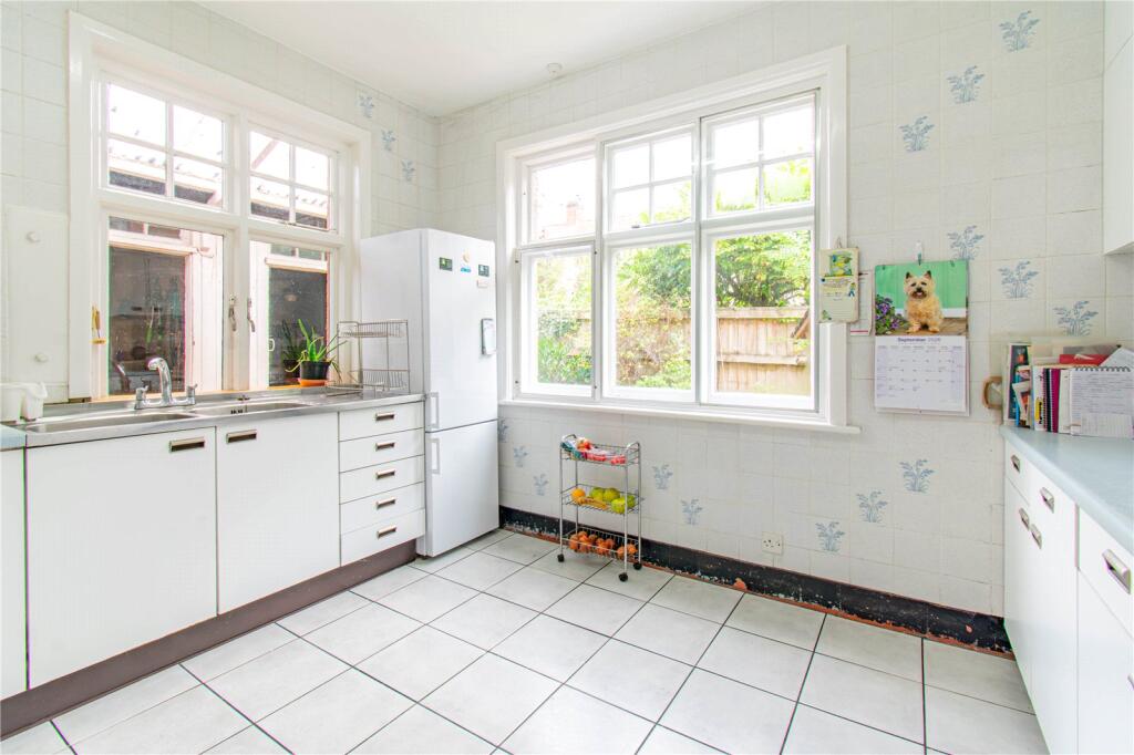 House in Swindon, Market Lavington - More