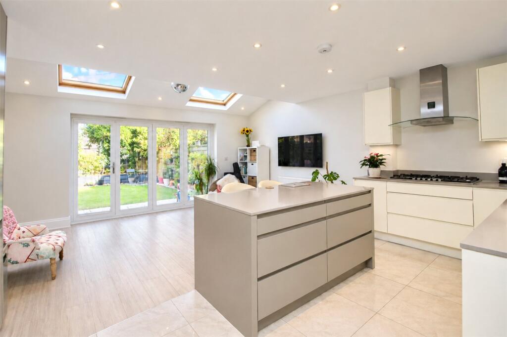House in Southend-on-Sea, Leigh-on-Sea - View 2