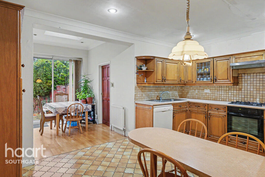House in London, Oakleigh Park, East Barnet - View 5