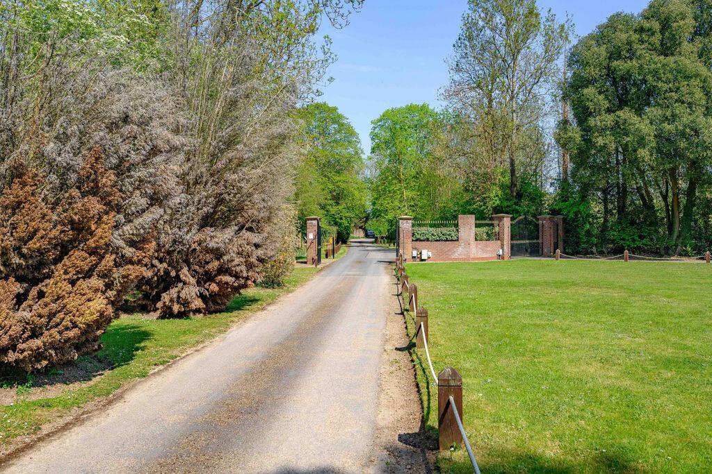 Additional image 17 of Astwick Manor, Coopers Green Lane
