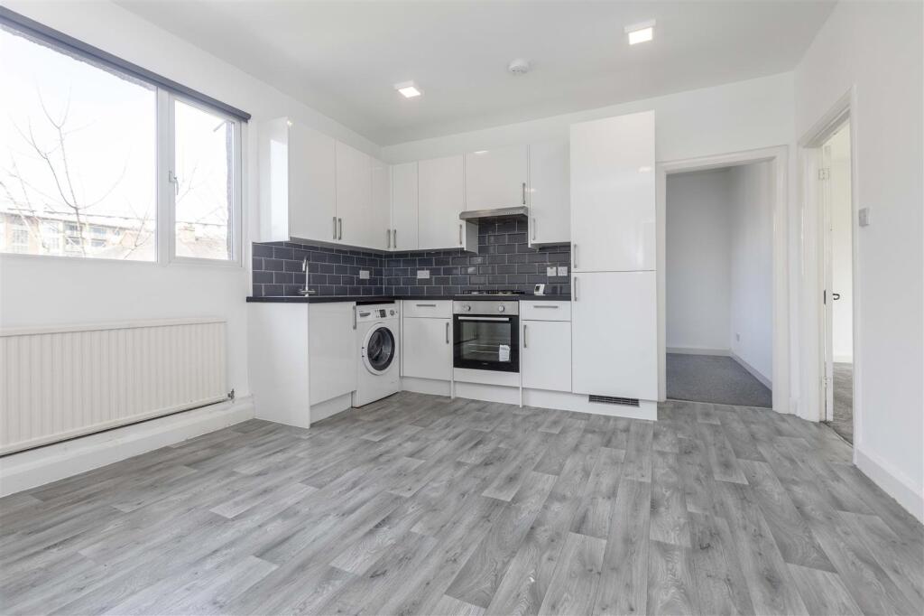 Apartment in London - View 3