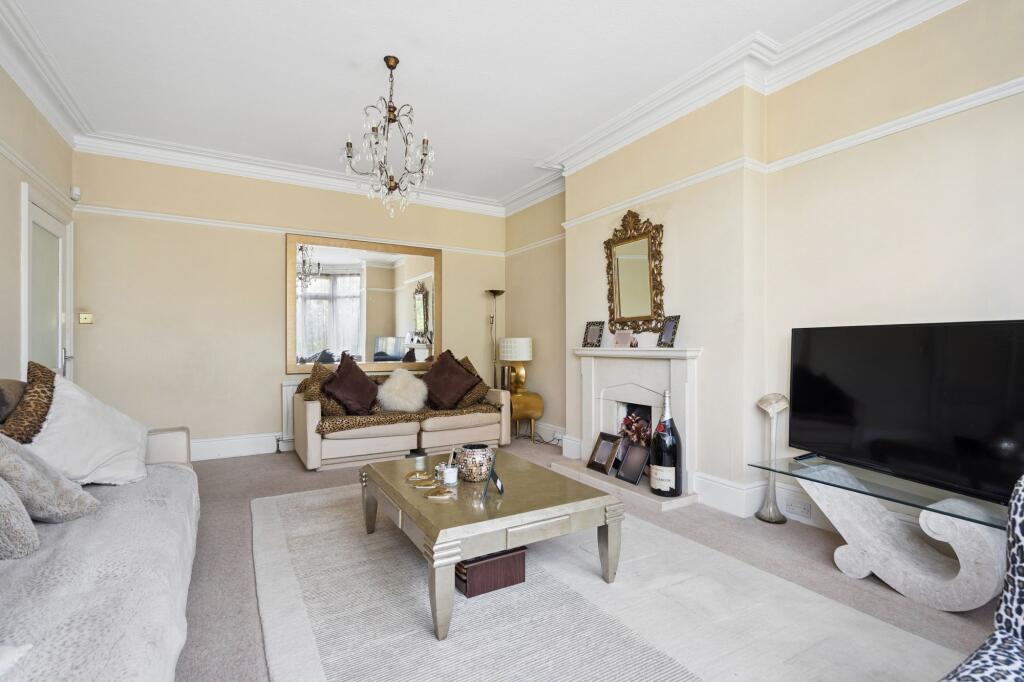 House in Watford, Hertfordshire - More