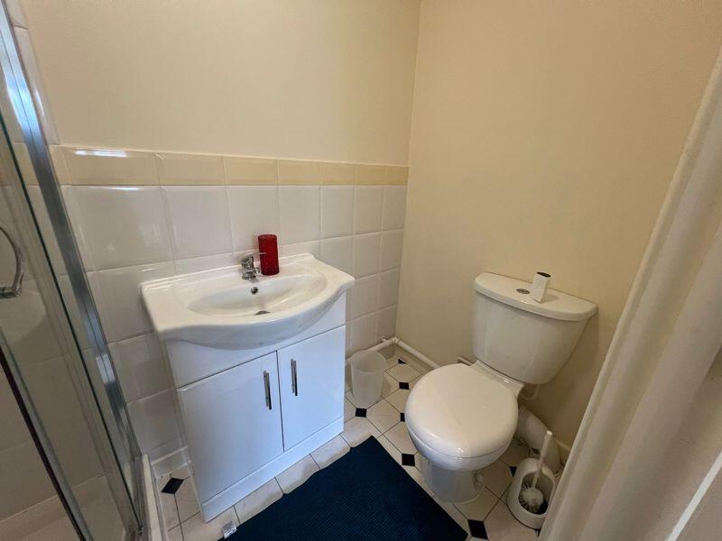 5 bedroom detached house for rent