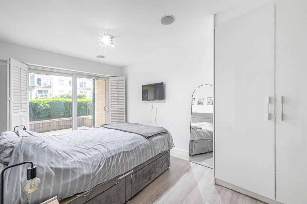 Apartment in London - More