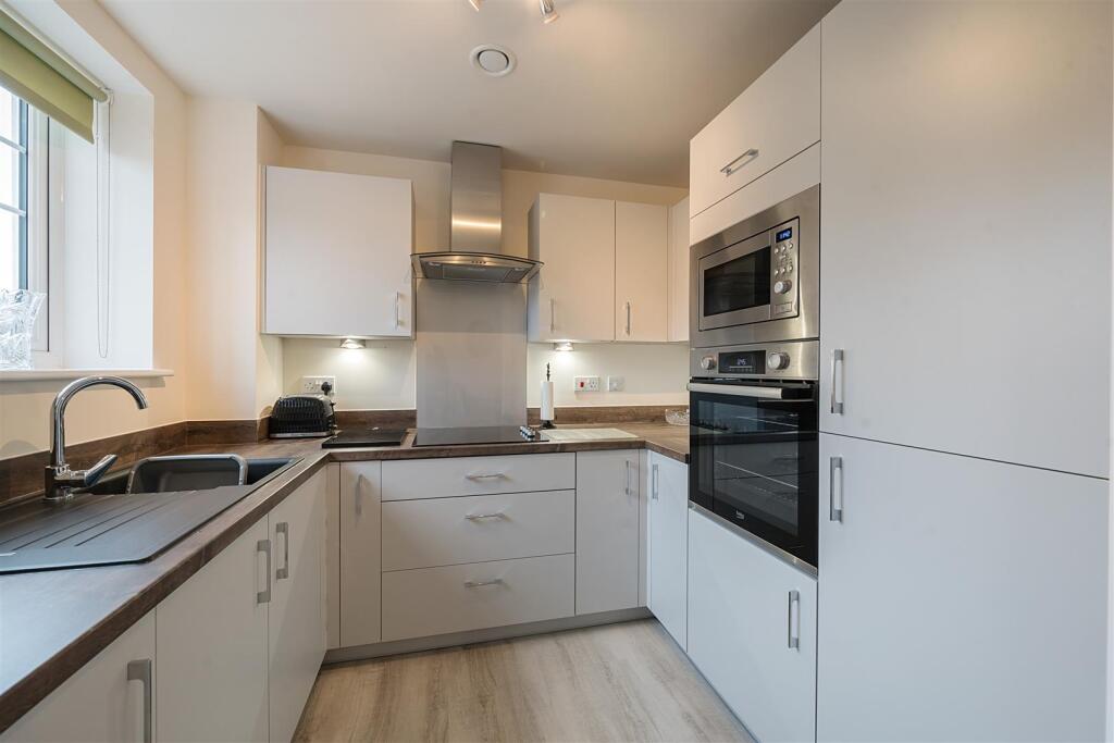 Oakingham Place, Reading Road, Wokingham, Berkshire, RG41 1EH - View 5
