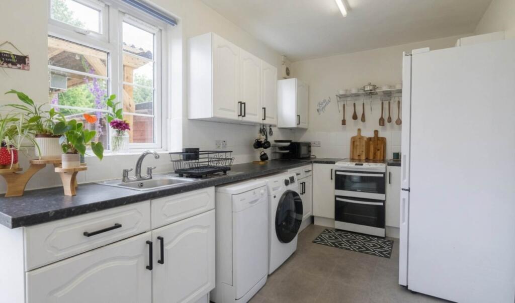 House in Hatfield, Birchwood - View 2