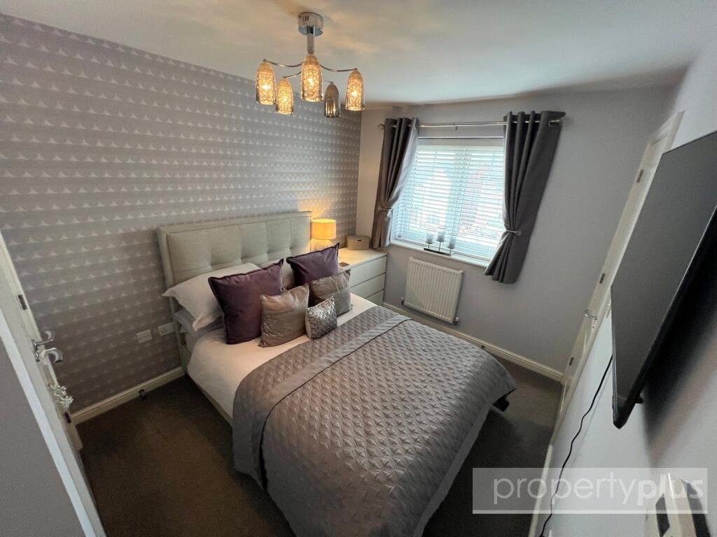 House in Cardiff, Tonyrefail - More