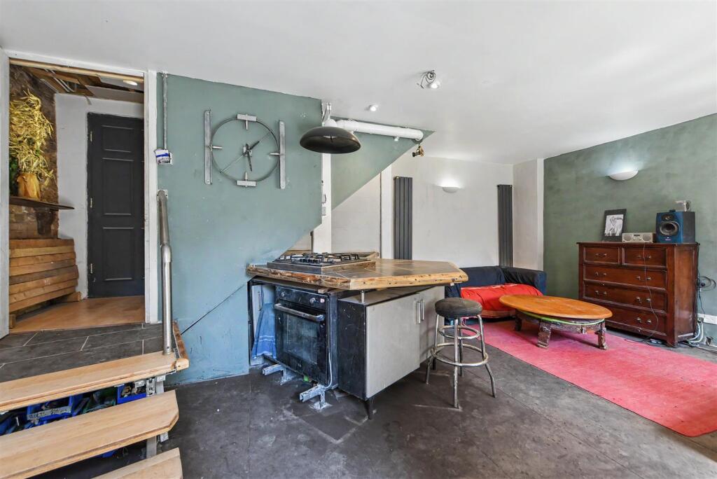 Apartment in London - View 5